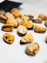 Load image into Gallery viewer, DOGGO HEARTS FREEZE-DRIED BLUE MUSSELS SM 50G