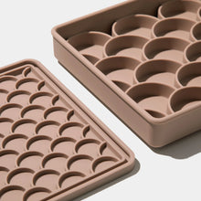 Load image into Gallery viewer, DOGGED SLOW FEEDER 3-IN-1 FISH SCALE FIG