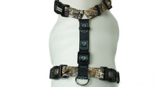 Load image into Gallery viewer, BLUE9 BALANCE HARNESS BUCKLE NECK CAMO MEDIUM/LARGE