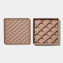 Load image into Gallery viewer, DOGGED SLOW FEEDER 3-IN-1 FISH SCALE FIG
