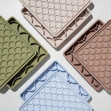 Load image into Gallery viewer, DOGGED SLOW FEEDER 3-N-1 FISH SCALE OLIVE
