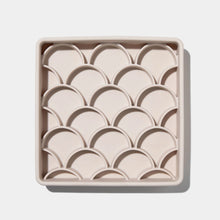 Load image into Gallery viewer, DOGGED SLOW FEEDER 3-IN-1 FISH SCALE SAND
