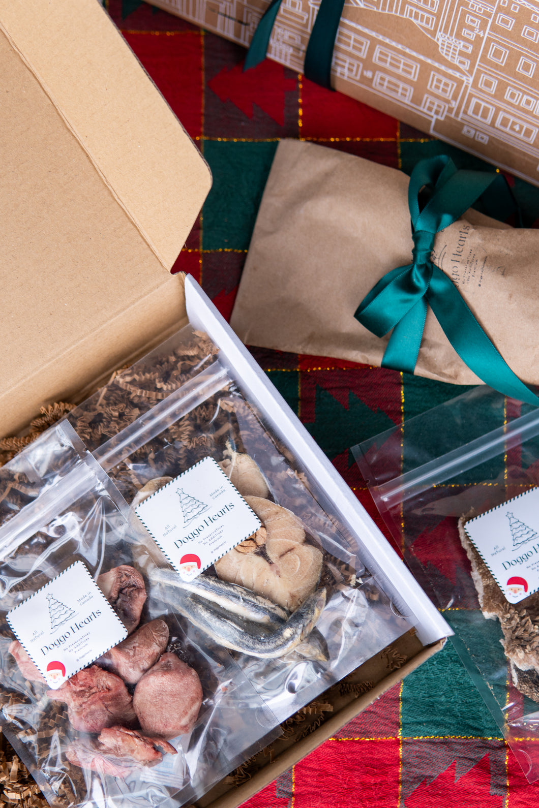 DOGGO HEARTS HOLIDAY BOX