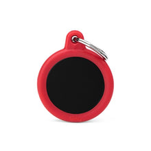 Load image into Gallery viewer, MY FAMILY ALUMINUM CIRCLE BLACK/RED RUBBER TAG
